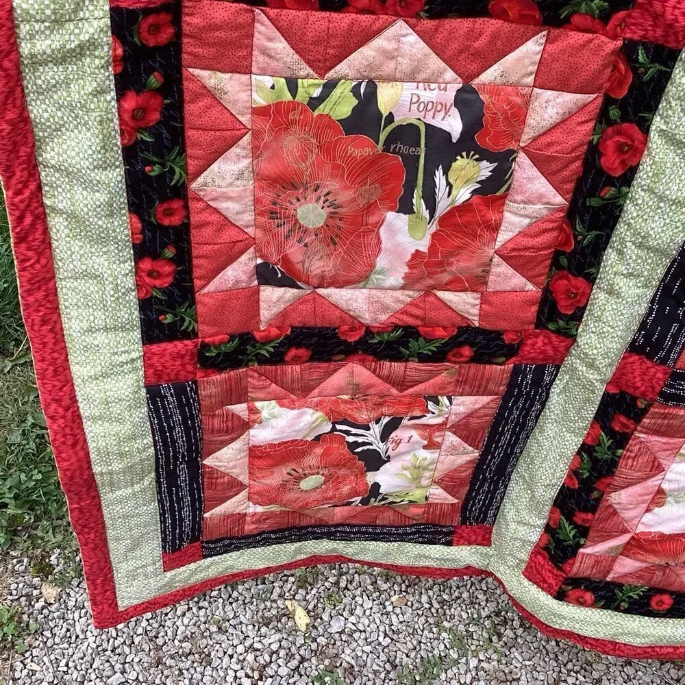 NWT. Hand Crafted Poppies in the Field Quilt